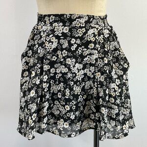 JOLT Black and White Floral Mini Skirt Pockets Elastic Back Lined Women’s Medium